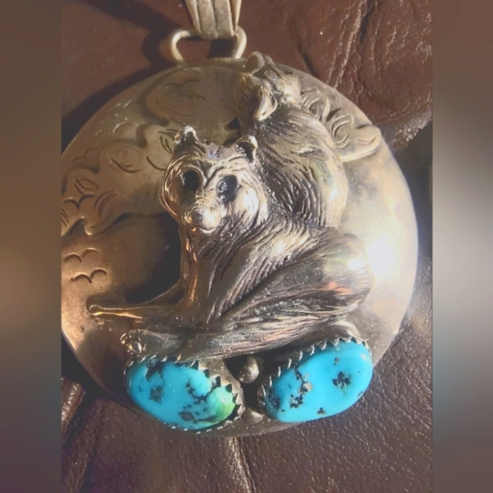 STERLING SILVER AND TURQOISE 3D WOLF PENDANT AND CHAIN.PRE-OWNED.SIGNED $81.00